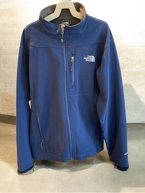 The North Face Men's Apex Bionic Softshell Jacket in navy blue.